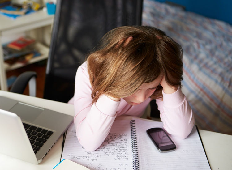 cyberbullying-paidaki