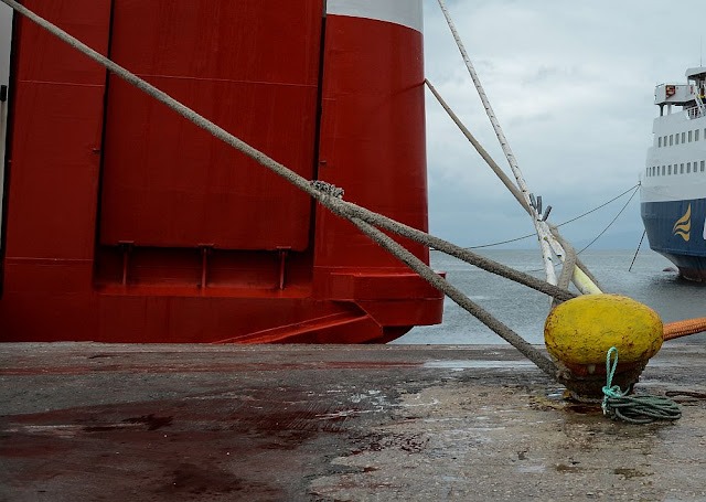 apagoreutiko-limania-ploia