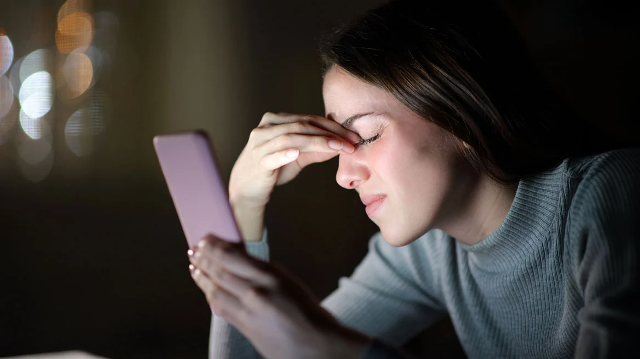 kinito-gynaika-aktinivolia