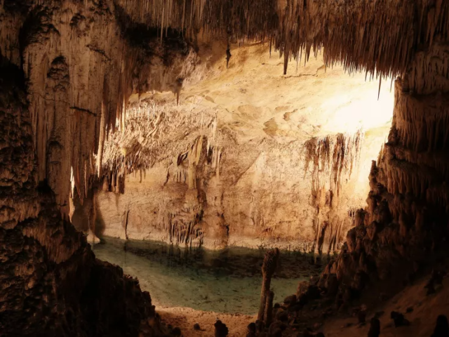 spilaio_slataktites_cave.jpg