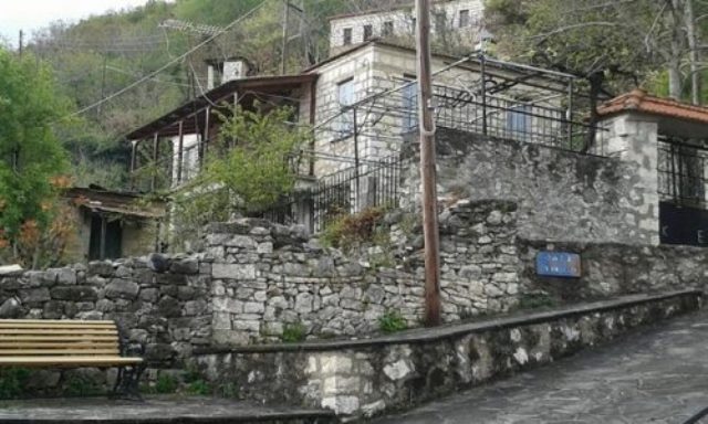 xoria-spitia-petrina-ipeiros