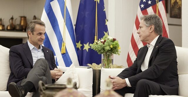 mplinken-mitsotakis-sinantisi