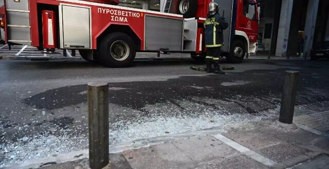 ekrixi_bomba-pirosvestiki