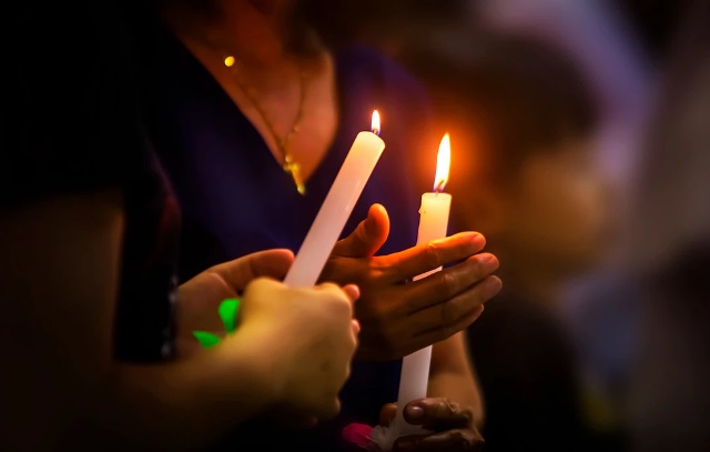 pasxa-lampada-ekklisia