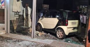 autokinito-vitrina-ioannina