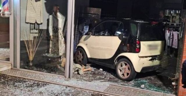 autokinito-vitrina-ioannina