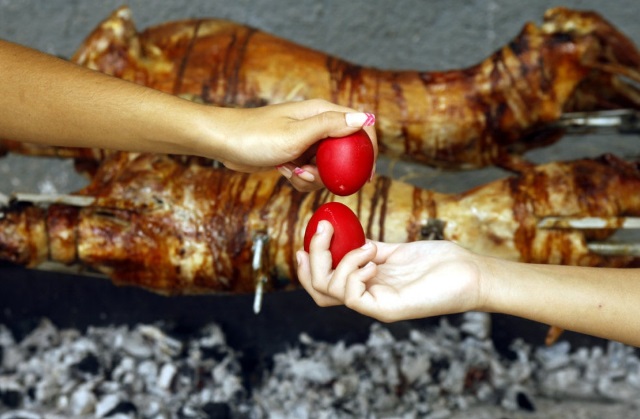 pasxa-arni-kokkina-ayga