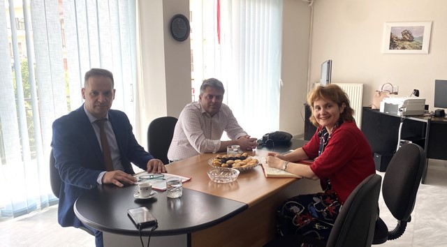 proksenos-alvanias-eksni