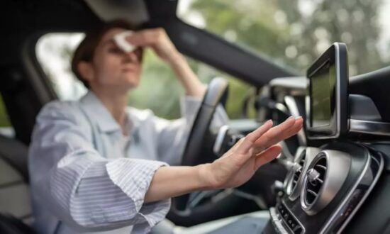 autokinito-kausonas-gynaika