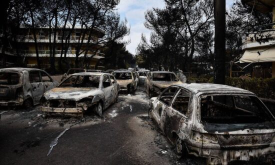 tragodia-mati-autokinita