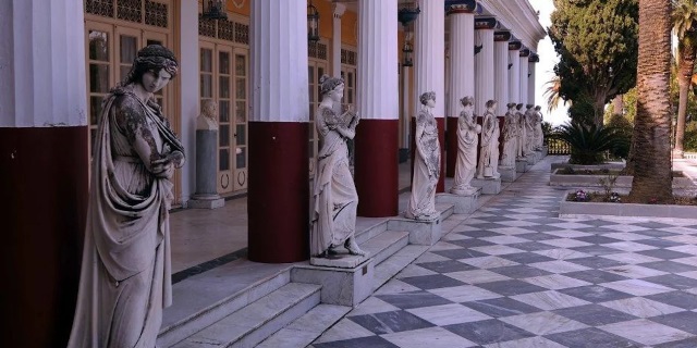 agalmata-kolones-axilleio