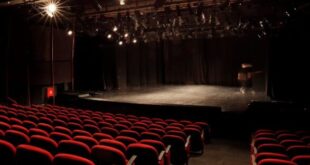 theatro-parastasi-karekles