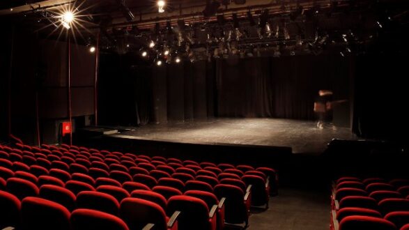 theatro-parastasi-karekles