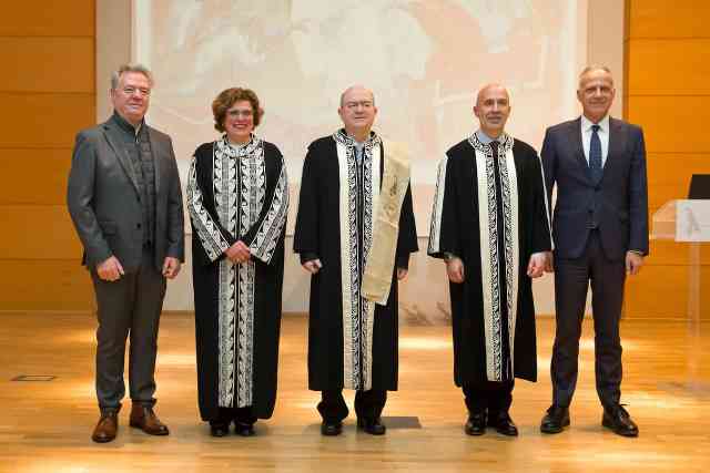 epitimos-kathigitis-uoi-mantzoros