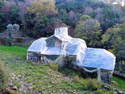 moni-aggelomaxou-kourenta