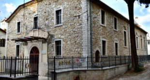 Ieros-Naos-Agias-Aikaterinis-toy-Sina-Ioanninon-700x445