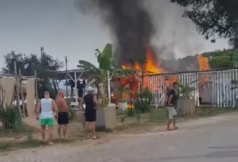 fotia-beach-bar-monolithi