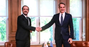 mitsotakis_xristodoulidis_xeirapsia