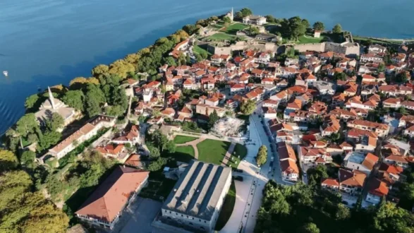 kastro-ioannina-loutra-vivliothiiki