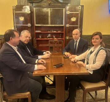 vouleuetes-nd-ipeirou-taxiaos