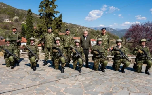 davakis-molivdoskepasto