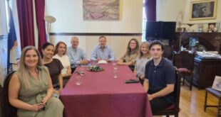 sinantisi-dimarxou-me-CHARLES-BRANAS-1500x650
