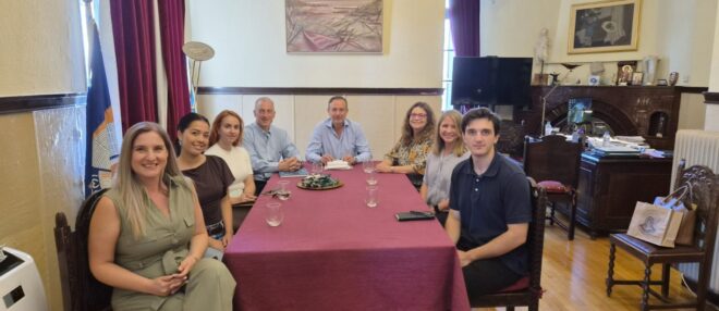 sinantisi-dimarxou-me-CHARLES-BRANAS-1500x650