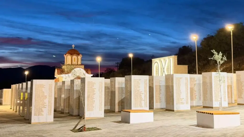 mnimeio-kalpaki-pesontes1