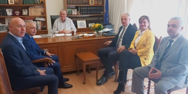 sinantisi-kaxrimani-yfipourgon